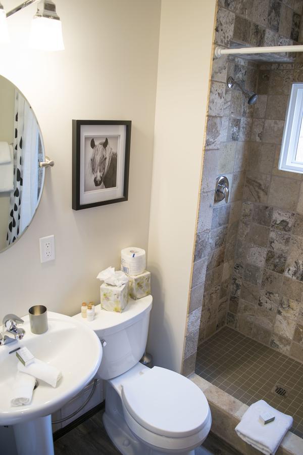 Yamnuska Suites Canmore Eksteriør billede