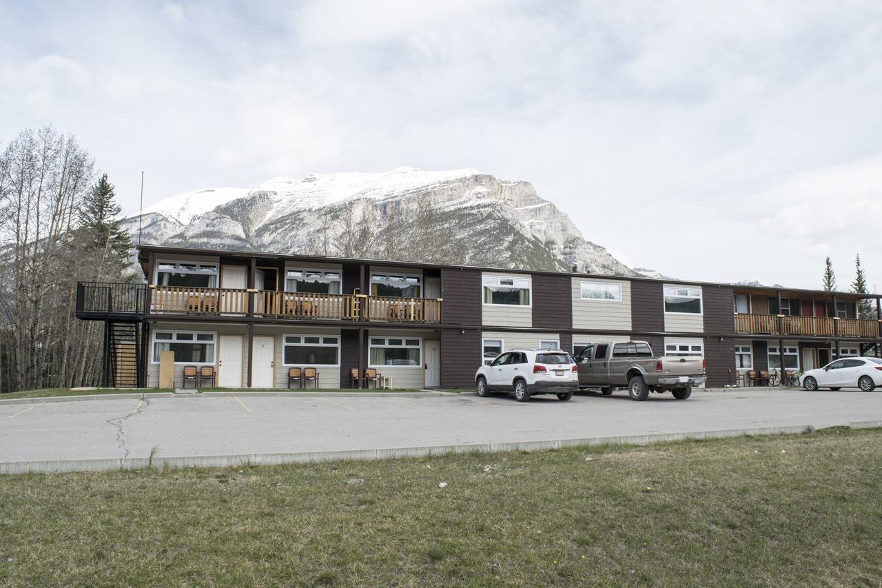 Yamnuska Suites Canmore Eksteriør billede