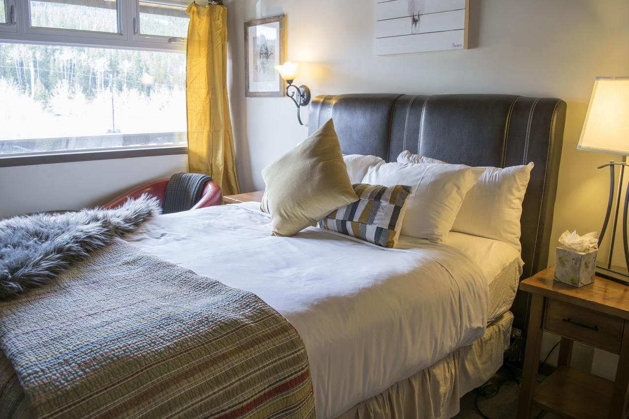Yamnuska Suites Canmore Eksteriør billede